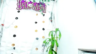 Mariemyller posing on webcam (10-30-2025)