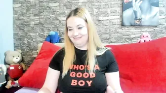 Kalindahot posing on webcam 10/30/2025