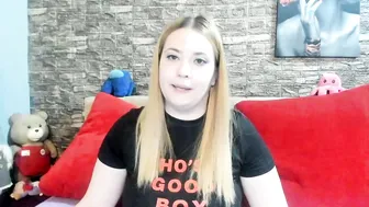 Kalindahot posing on webcam 10/30/2025