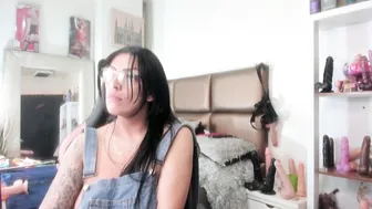 Janette_rider_ posing on webcam 05/14/2025
