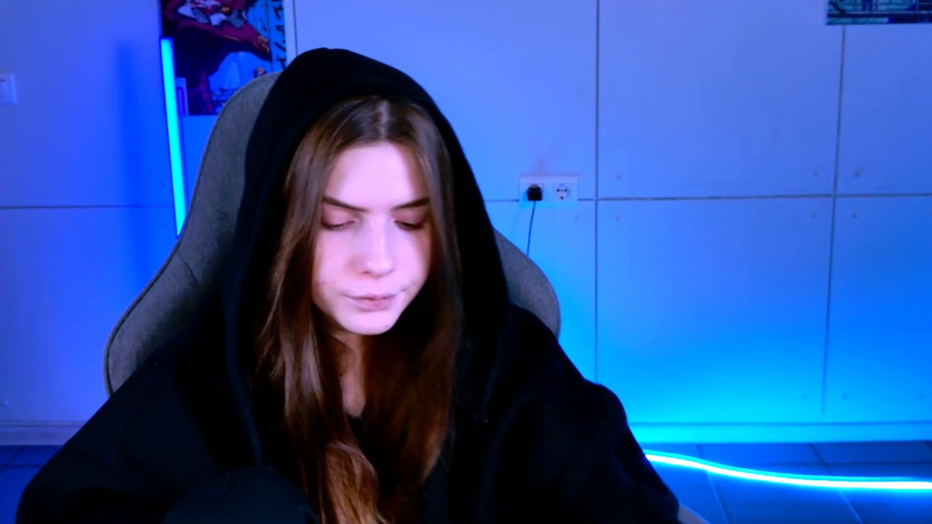 Aliceinredsquare_ live cam show 10/30/2025