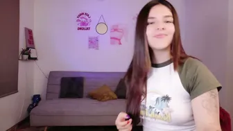 mariangeel_ posing on cam (10/30/2025)