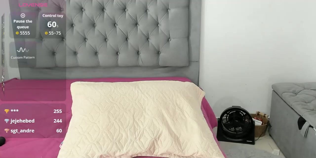 Tifanny19__ cam video (10/31/2025)