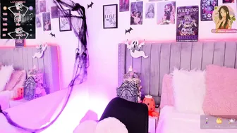 vanesa_moon_ 10-31-2025