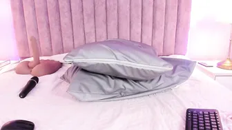 Shayladavis posing on webcam porn cam