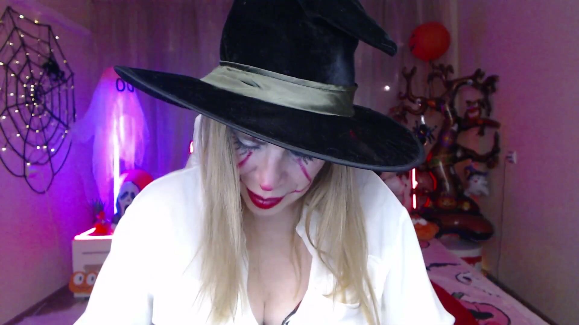 tessadaybreak free cam show 10/31/2025