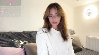 hannahinto nude on cam (10/31/2025)