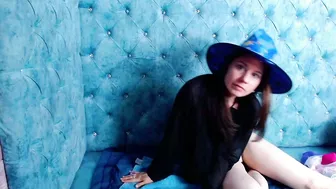 kylie_bloom live on cam (10-31-2025)