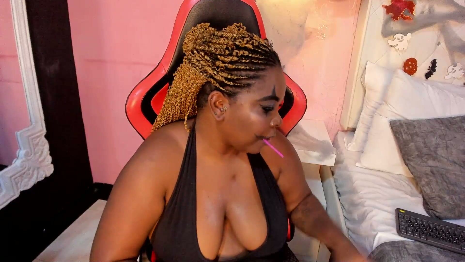 saradunss webcam show 01 November 2025