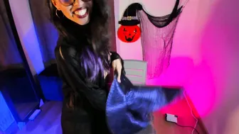 Nanakodollx 01-Nov-25 posing on cam