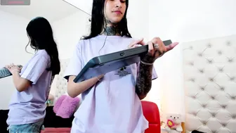 esmeralda_06 posing on webcam - 03-Nov-2025