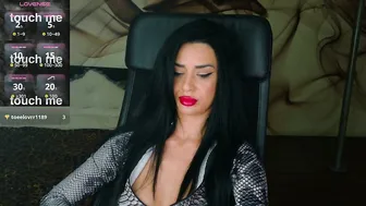 naomiscarlett 04 November 2025 new