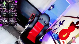 Marshall_xxx_ new posing on webcam