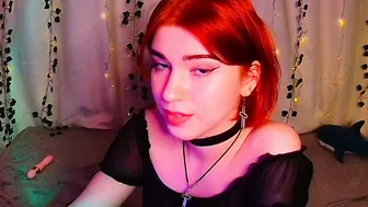 Kissyrina posing on webcam 04-Nov-2025