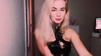 carinfox blonde live cam show