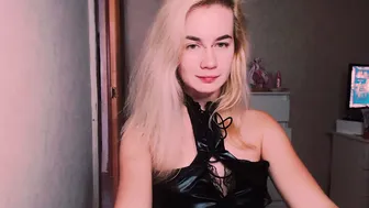 carinfox blonde live cam show
