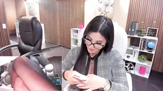naugthyelli live cam show 05 November 2025