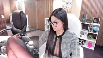 naugthyelli live cam show 05 November 2025
