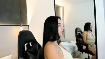 olivia_willoow posing on cam (11/05/2025)