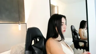 olivia_willoow posing on cam (11/05/2025)