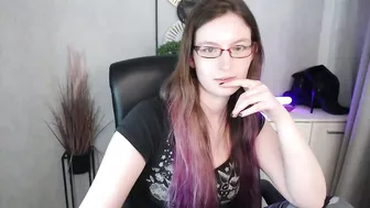 emma_lust94 domination naked on cam