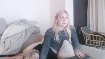Tattoobbgirl hot cam video 05-Nov-2025