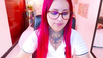 Meghan_nill amateur cam posing on webcam