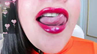 alisonhalle posing on webcam cam chat