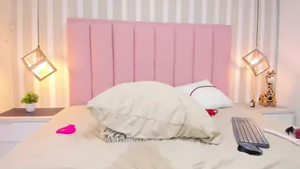 katiamoss1 posing on cam cam porn video