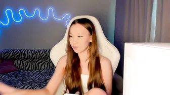 neyrmina smalltits - (11/09/2025)