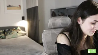 _whoareu_ smalltits - 09 November 2025