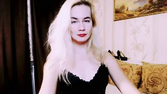 Carinfox posing on webcam 09 November 2025