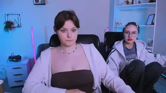 mona_cloud webcam show 10-Nov-25