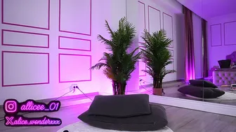 vanessasimon webcam - 17-May-25