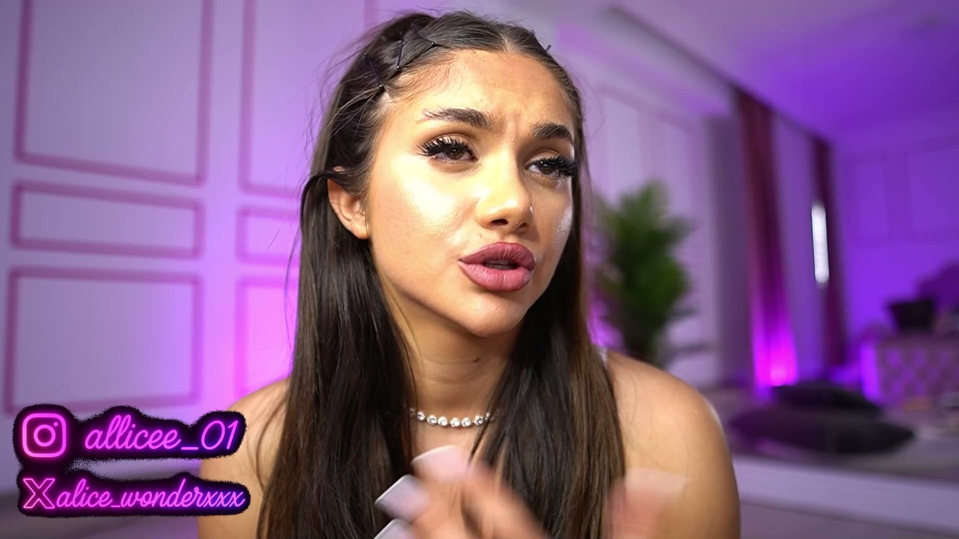 vanessasimon webcam - 17-May-25