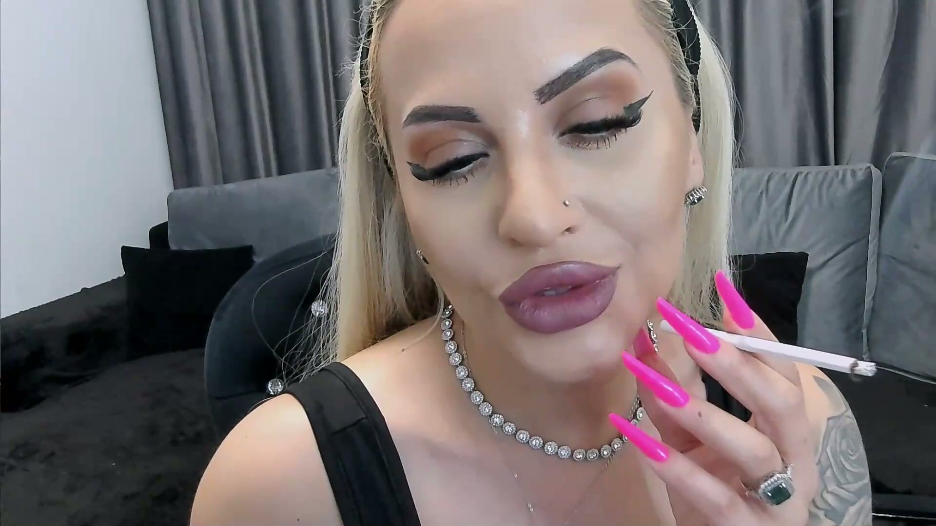 lovelyblondyxxx live webcam show 18-May-25