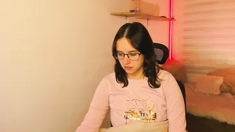 Emily_lindey live cam video 10-Nov-25