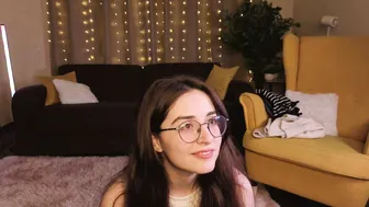 lekishaoderkirk shy live cam show