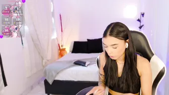 Anabelwolf feet (11/10/2025)