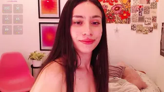 Honeyypeaach 11 November 2025 latina