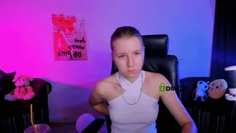 gloria_bubble posing on webcam 11-Nov-25