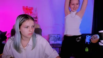 gloria_bubble posing on webcam 11-Nov-25