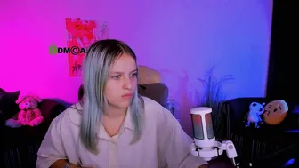 gloria_bubble posing on webcam 11-Nov-25