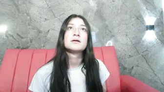 Caritoluna_ petite 11 November 2025