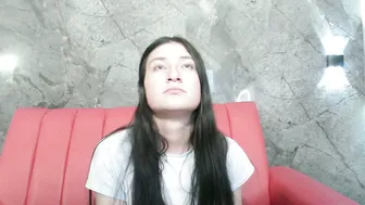 Caritoluna_ petite 11 November 2025