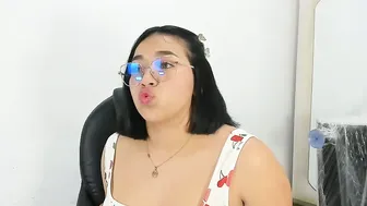 Isabellrodriguez18 posing on cam 11 November 2025