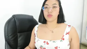 Isabellrodriguez18 posing on cam 11 November 2025