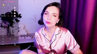 Kindhazelhere_ (11-11-2025) cam chat