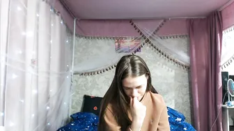 Leila_bambi_ young webcam