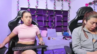 hornyy_mom 11-11-2025 feet